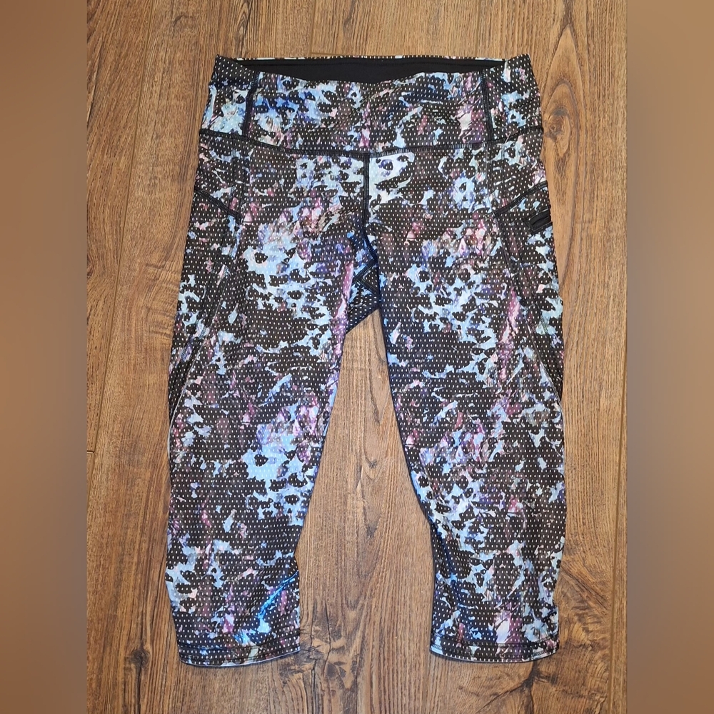 Lululemon Capris ☆Size 6☆ - Picture 2 of 4